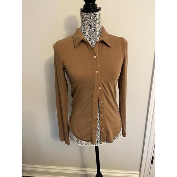 Aritzia Tops - Aritzia Wilfred jersey button up top brown